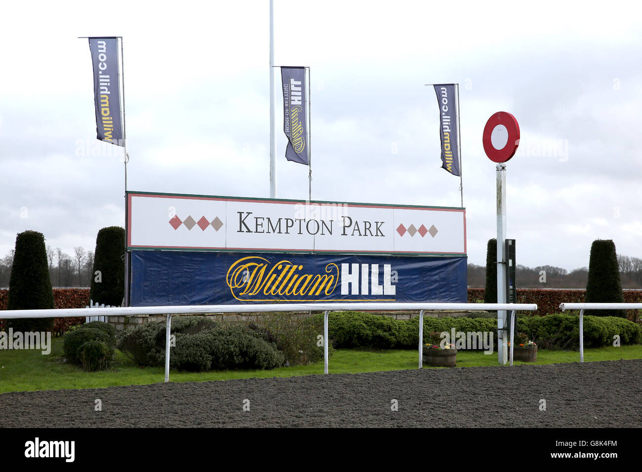 Kempton Park Races - William Hill Lanzarote Day. Beschilderung zum Kempton Park Stockfoto