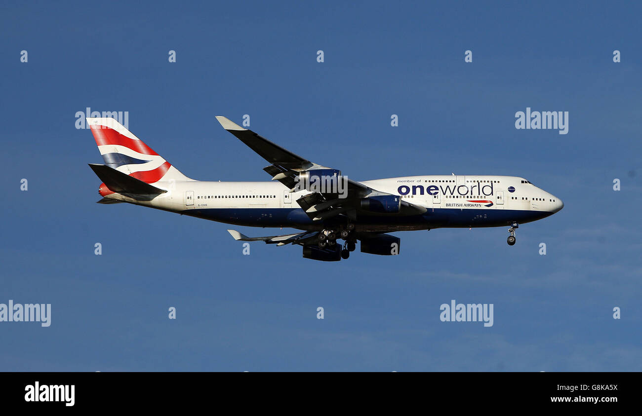 Flugzeug Stock - Flughafen Heathrow. Eine Boeing 747-436 von British Airways mit der Registrierung G-CIVD landet in Heathrow Stockfoto