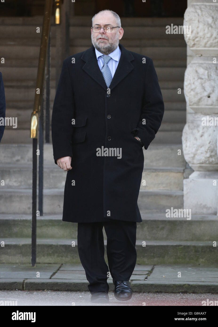 Glenn Douglas, Chief Executive von Maidstone und Tunbridge Wells NHS Trust, verließ das Crown Court in London, als die Totschlag-Verfolgung des NHS-Trusts und ein Arzt vor Gericht zusammengebrochen sind.Richter Coulson ordnete an, dass beide für nicht schuldig befunden werden. Stockfoto