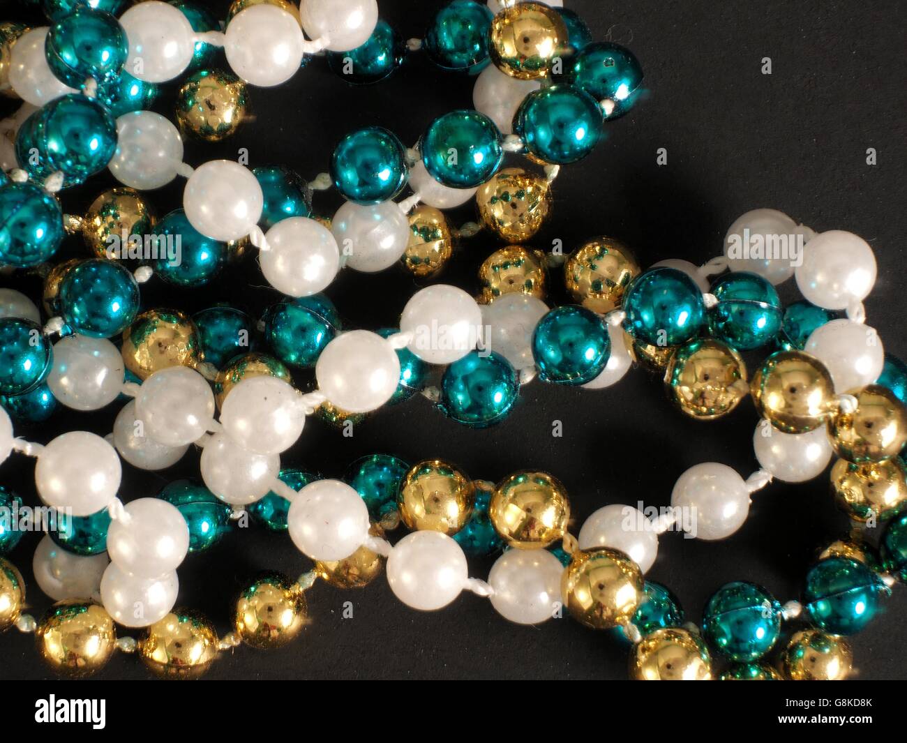 Makro-Fotografie von Karneval Perlen gesammelt an verschiedenen Paraden! Stockfoto
