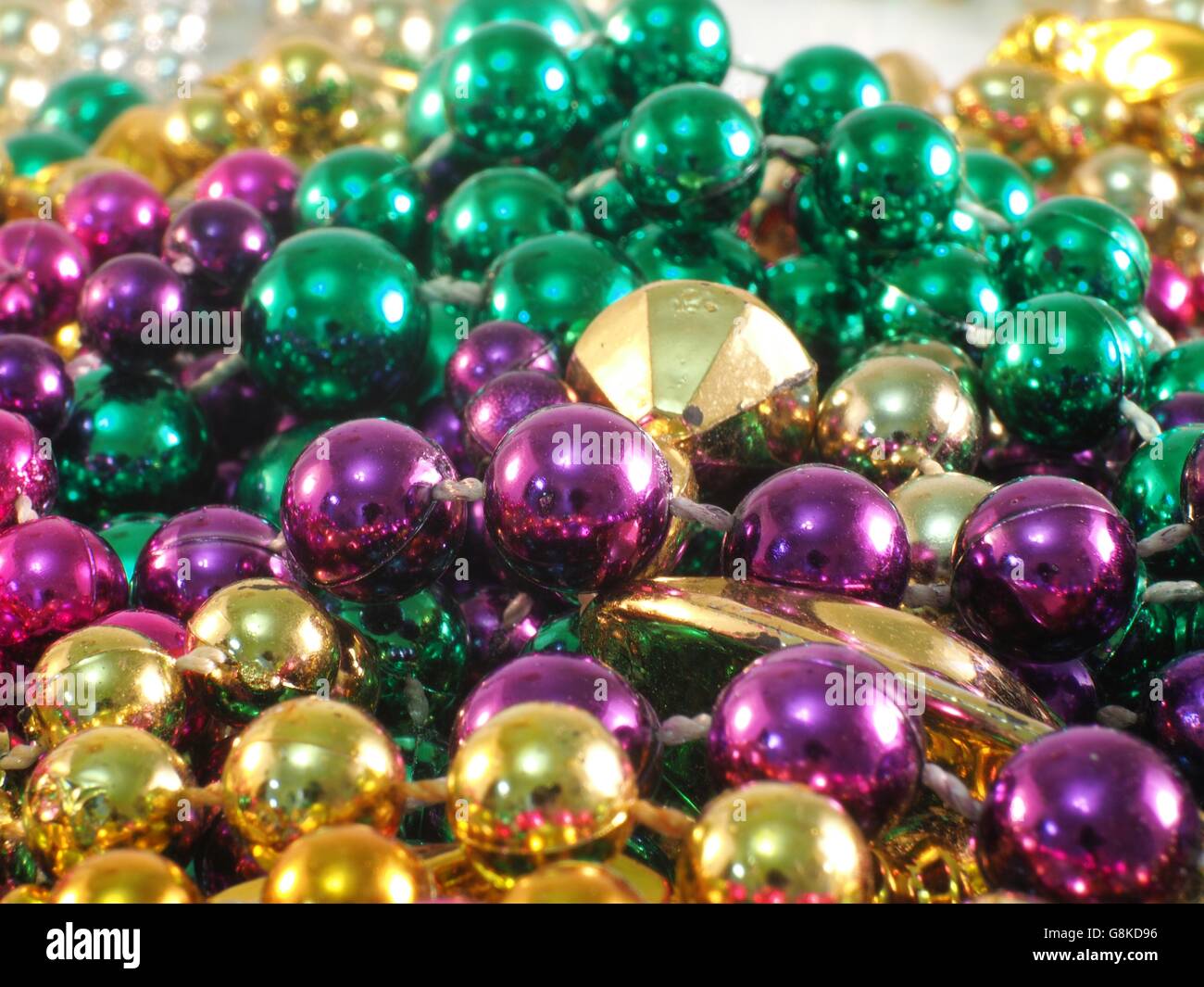 Makro-Fotografie von Karneval Perlen gesammelt an verschiedenen Paraden! Stockfoto