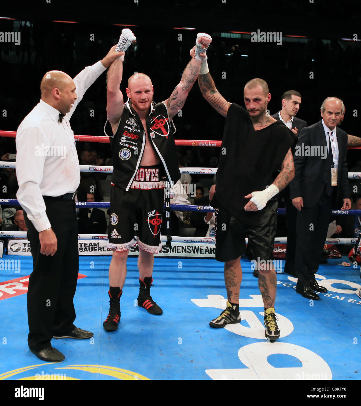 George Groves feiert den Sieg über Andrea Di Luisa bei ihrem internationalen Super-Middleweight-Wettbewerb in der Copper Box Arena in London. Stockfoto