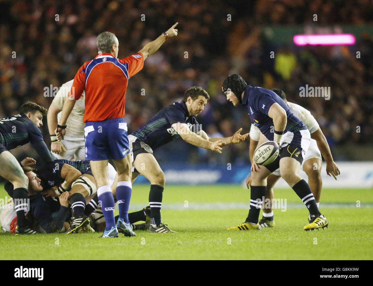 Der schottische Greig Laidlaw spielt beim RBS Six Nations-Spiel 2016 im BT Murrayfield Stadium in Edinburgh. DRÜCKEN Sie VERBANDSFOTO. Bilddatum: Samstag, 6. Februar 2016. Siehe PA Story RUGBYU Schottland. Bildnachweis sollte lauten: Danny Lawson/PA Wire. EINSCHRÄNKUNGEN: , Keine kommerzielle Nutzung ohne vorherige Genehmigung, bitte kontaktieren Sie PA Images für weitere Informationen: Tel: +44 (0) 115 8447447. Stockfoto