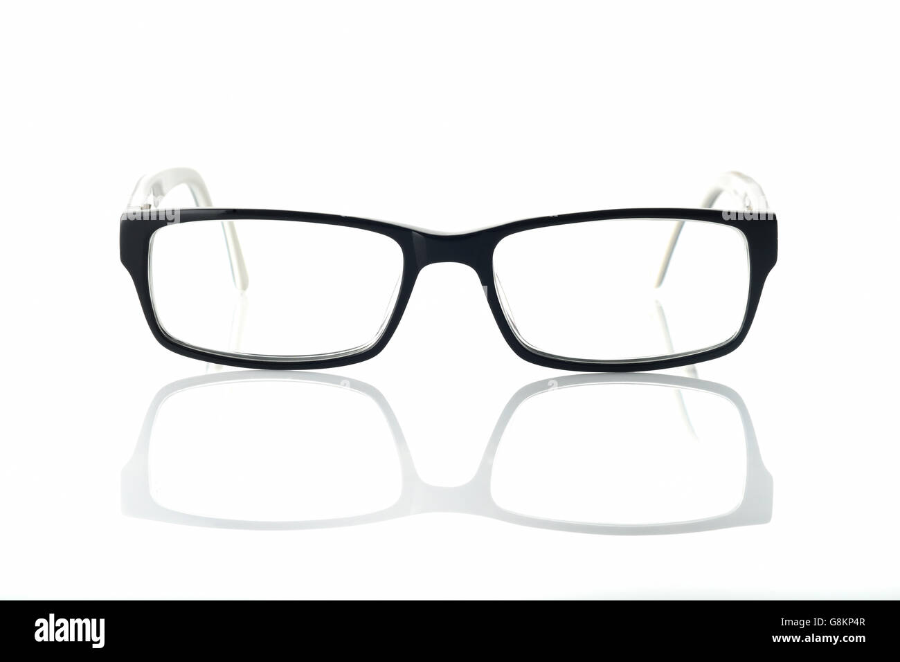 Brillen auf weißem Hintergrund Stockfoto