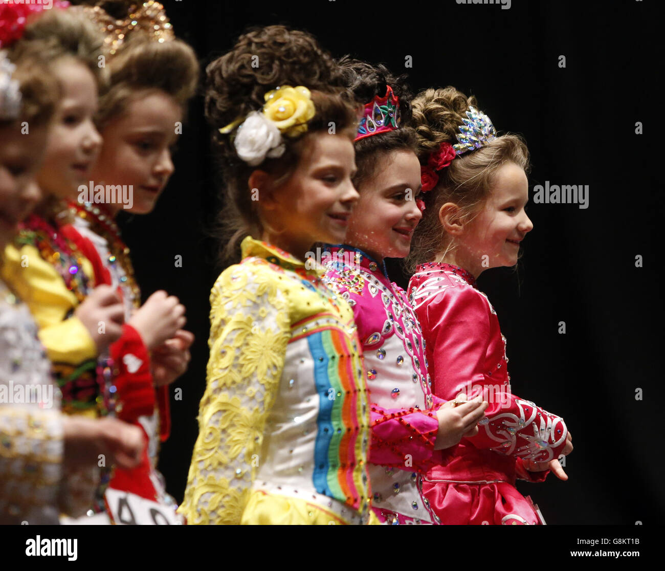 Teilnehmer während der All Scotland Irish Dancing Championships in der Glasgow Royal Concert Hall. Stockfoto