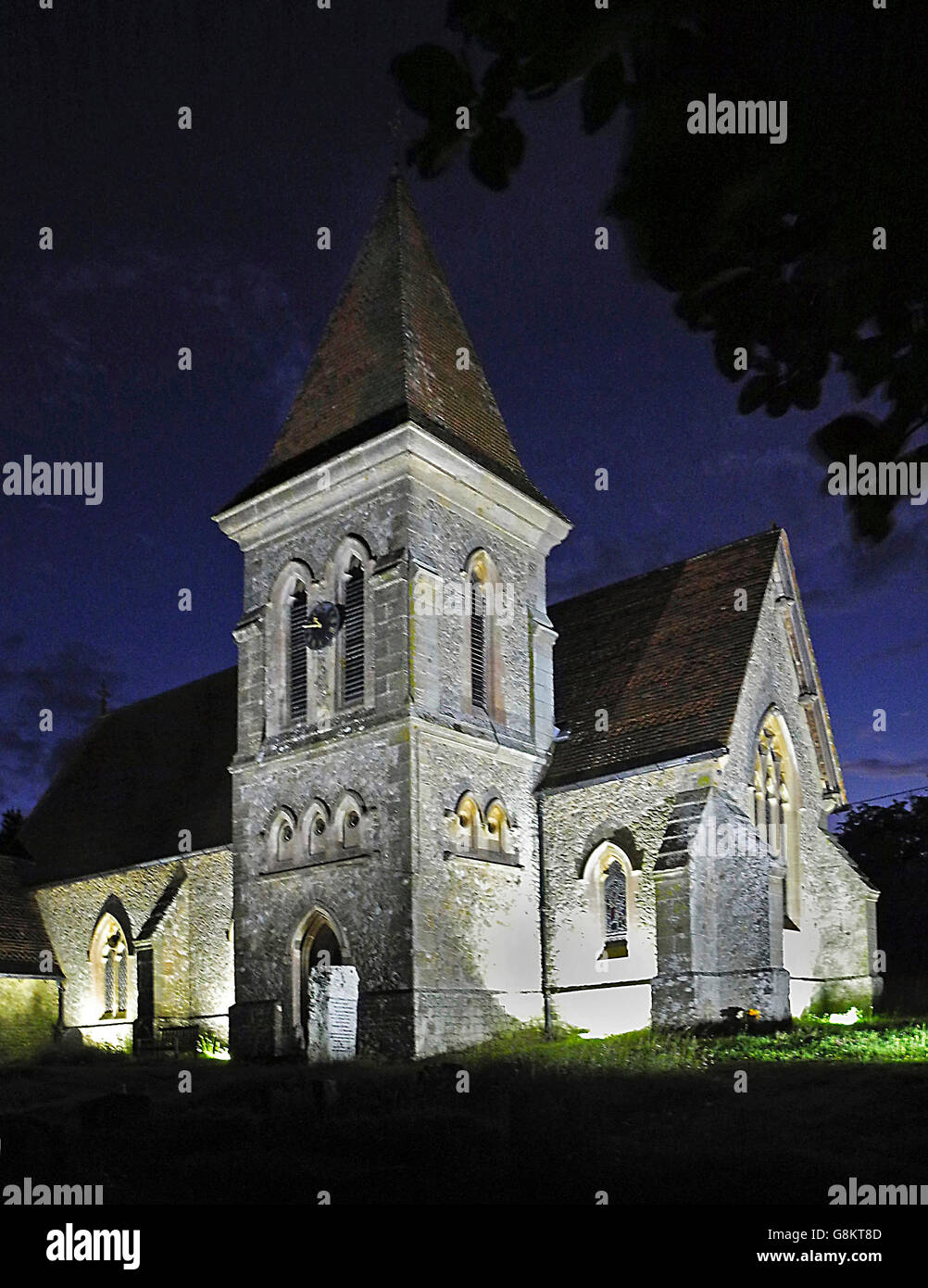 Die Pfarrkirche der Heiligen Dreifaltigkeit in das Dorf Duncton, West Sussex. Stockfoto