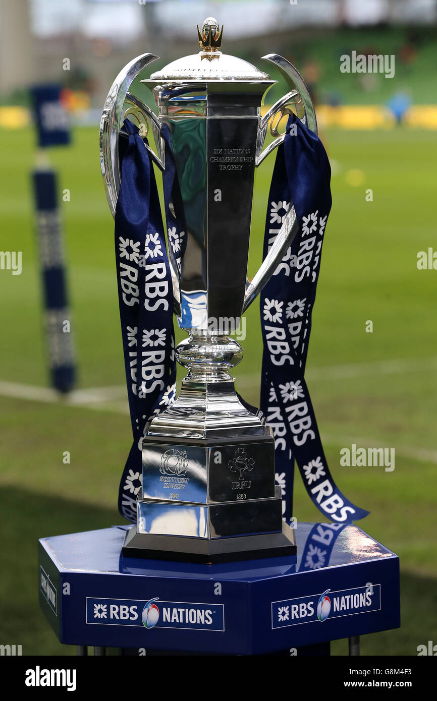 Ein allgemeiner Blick auf die Six Nations Championship Trophy vor dem 2016 RBS Six Nations Spiel im Aviva Stadium, Dublin. Stockfoto