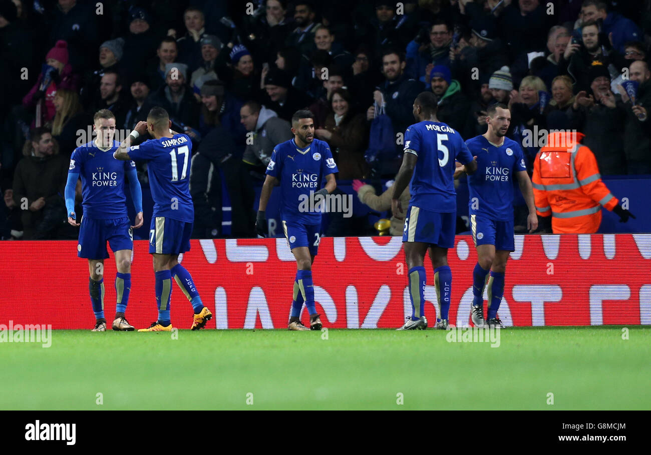 Leicester City gegen Liverpool - Barclays Premier League - The King Power Stadium. Jamie Vardy von Leicester City (links) feiert das erste Tor seines Teams Stockfoto