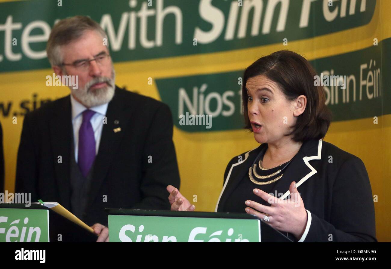 Sinn Fein's Gerry Adams und Mary Lou McDonald sprechen auf einer Pressekonferenz im Wynns Hotel in Dublin. Stockfoto