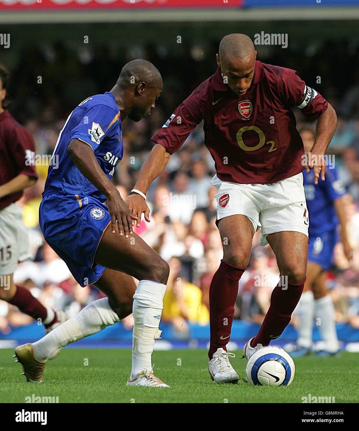 Fußball - FA Barclays Premiership - Chelsea / Arsenal - Stamford Bridge. Thierry Henry (r) von Arsenal und William Gallas von Chelsea. Stockfoto