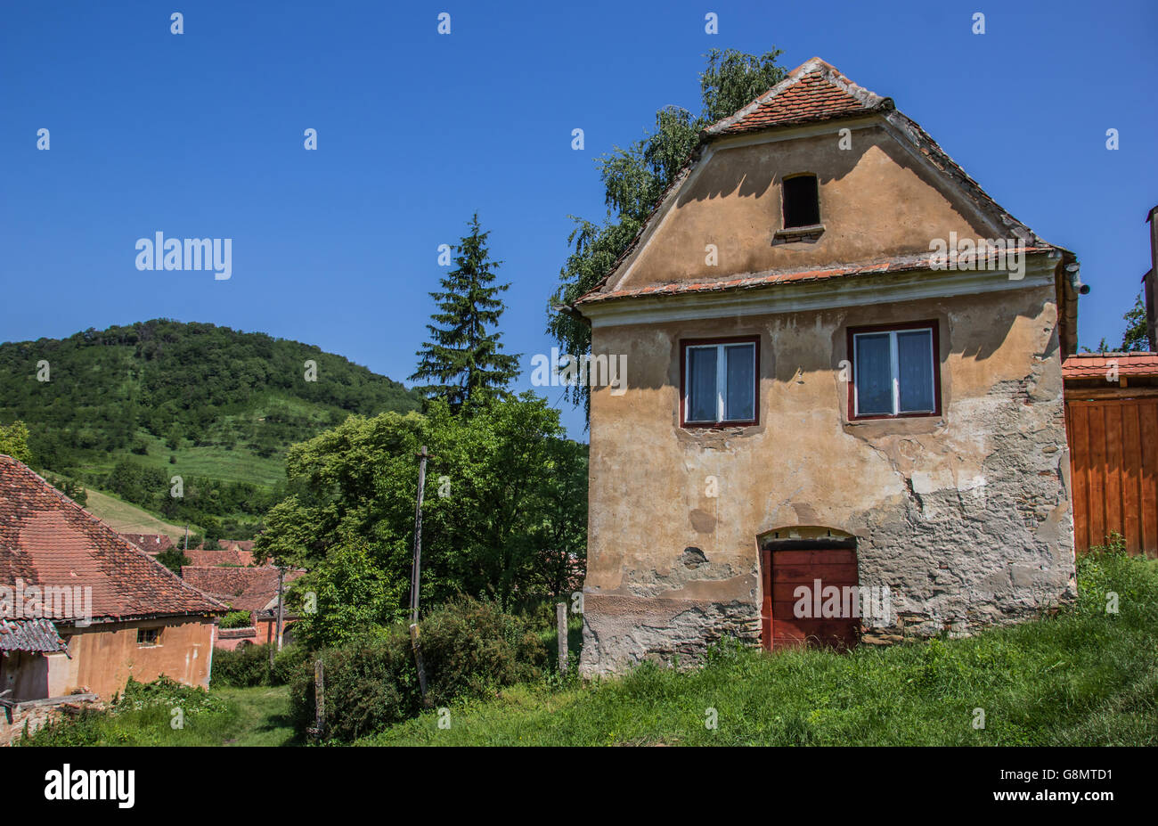 Traditionelles Haus in der Stadt von Copsa Mare, Rumänien Stockfoto