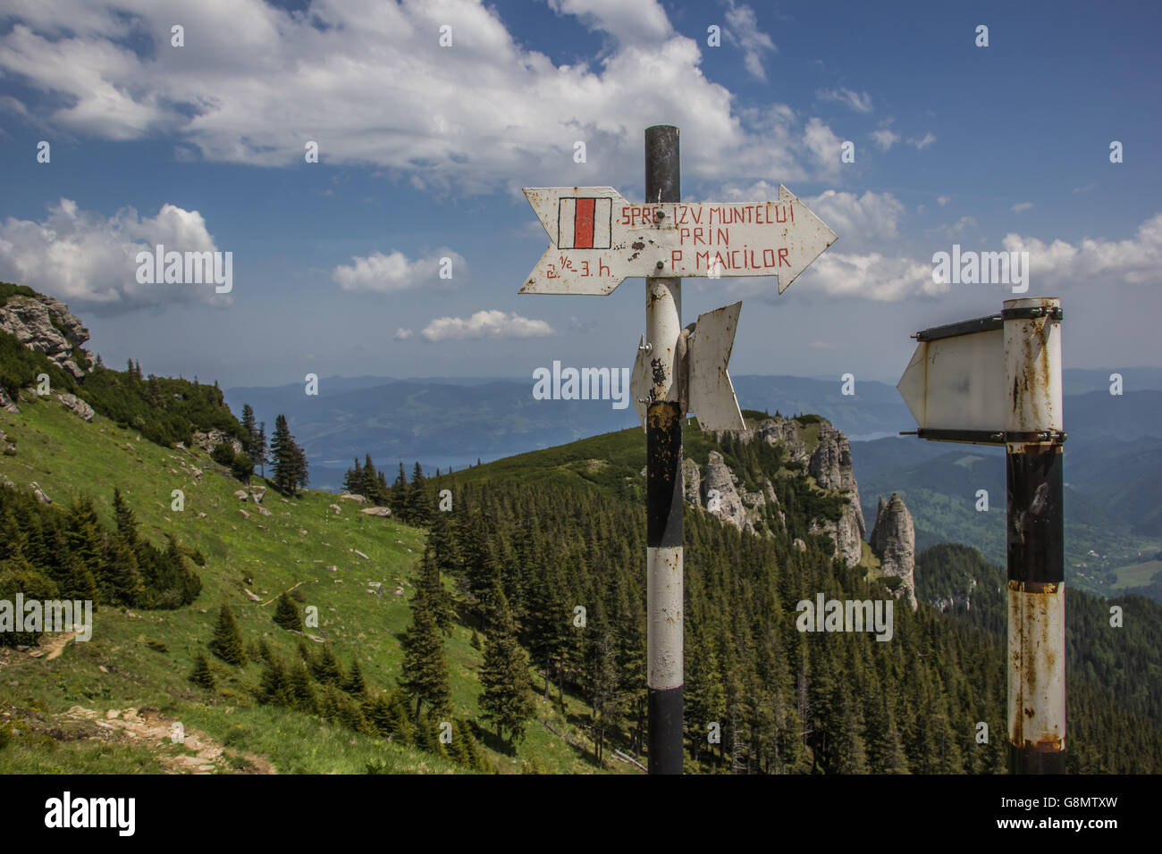 Zeichen an der Spitze des Ceahlau-Gebirges, Rumänien Stockfoto