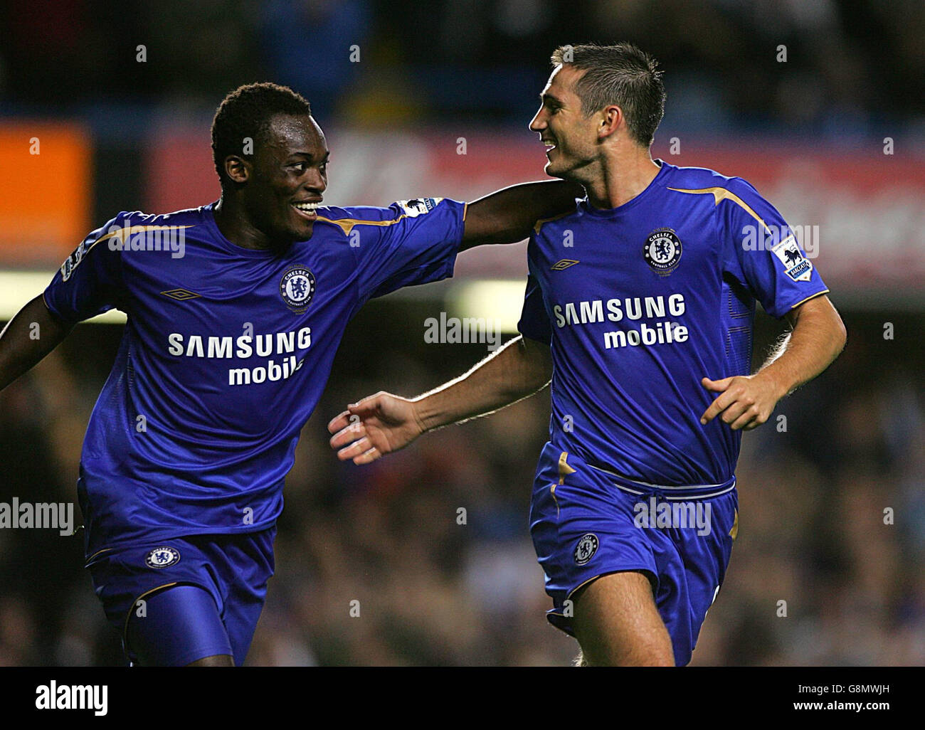 Chelsea's Frank Lampard (R) feiert sein zweites Tor gegen West Bromwich Albion mit Mikael Essien während des Barclays Premiership Spiels in Stamford Bridge, London, Mittwoch, 24. August 2005. DRÜCKEN SIE VERBANDSFOTO. Das Foto sollte lauten: Nick Potts/PA Stockfoto