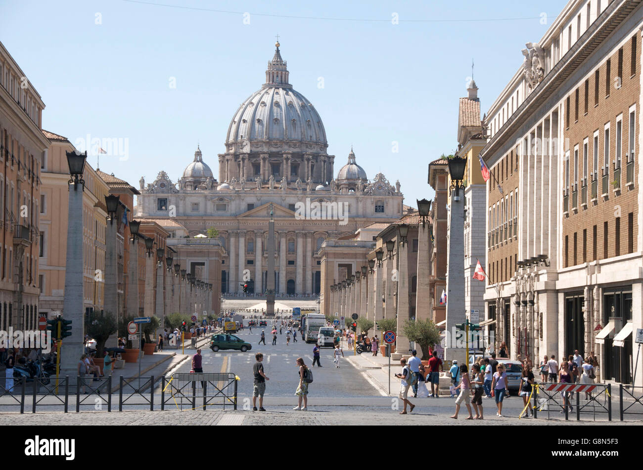 St Peter Basilica betrachtet aus Via della Conciliazione, Rom, Latium, Italien, Europa Stockfoto