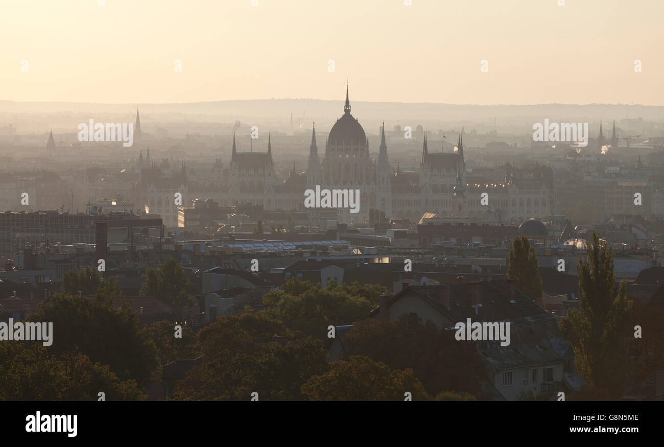 Blick über Budapest in den Morgen Nebel, Ungarn, Europa Stockfoto