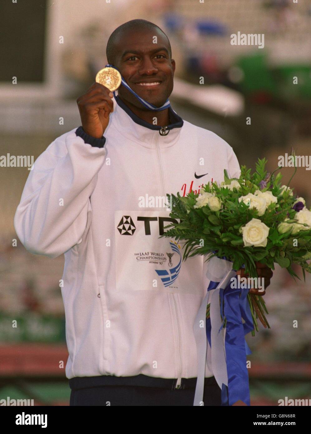 Usas allen johnson zeigt seine goldmedaille Fotos und Bildmaterial in
