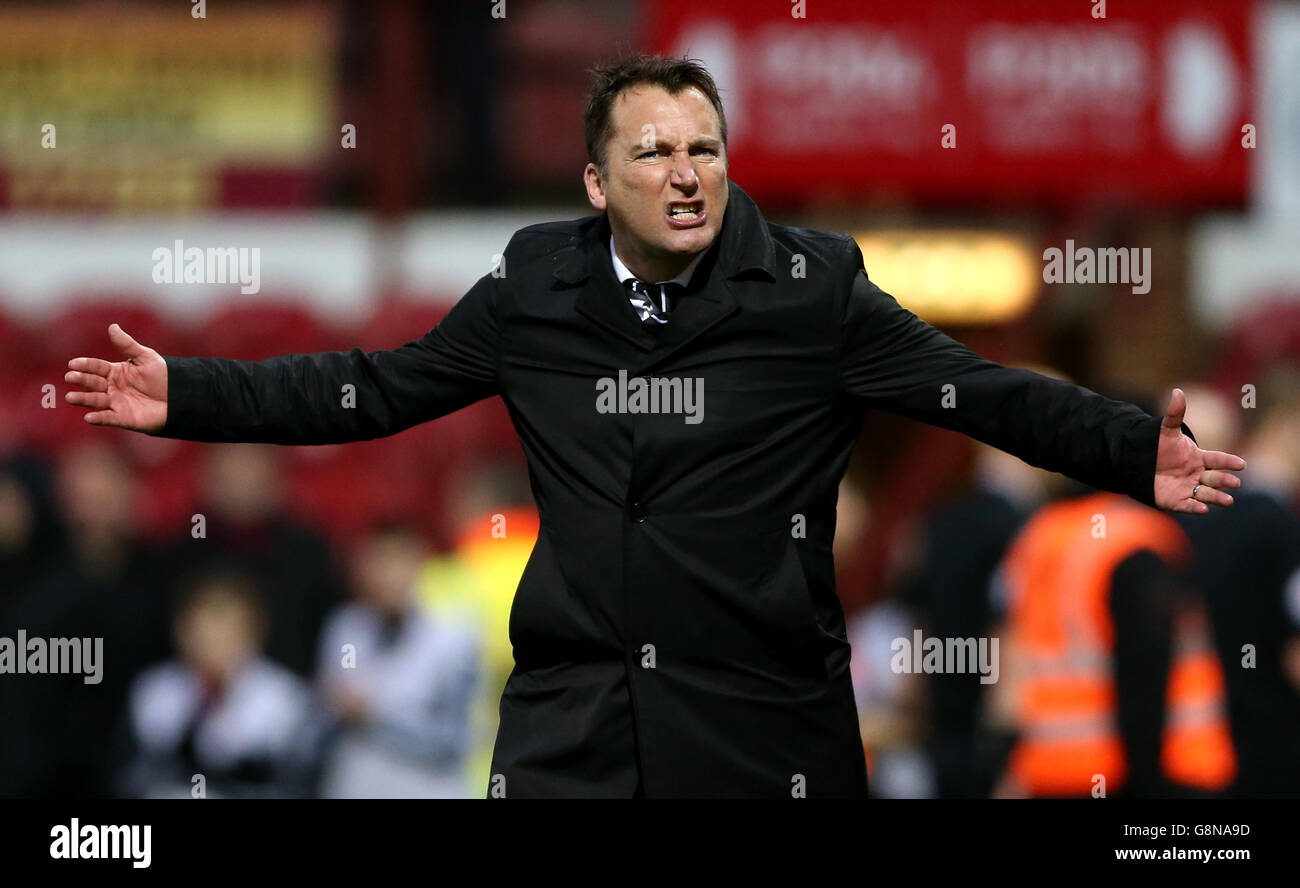 Derby County Manager Darren Wassall feiert nach dem letzten Pfiff Stockfoto