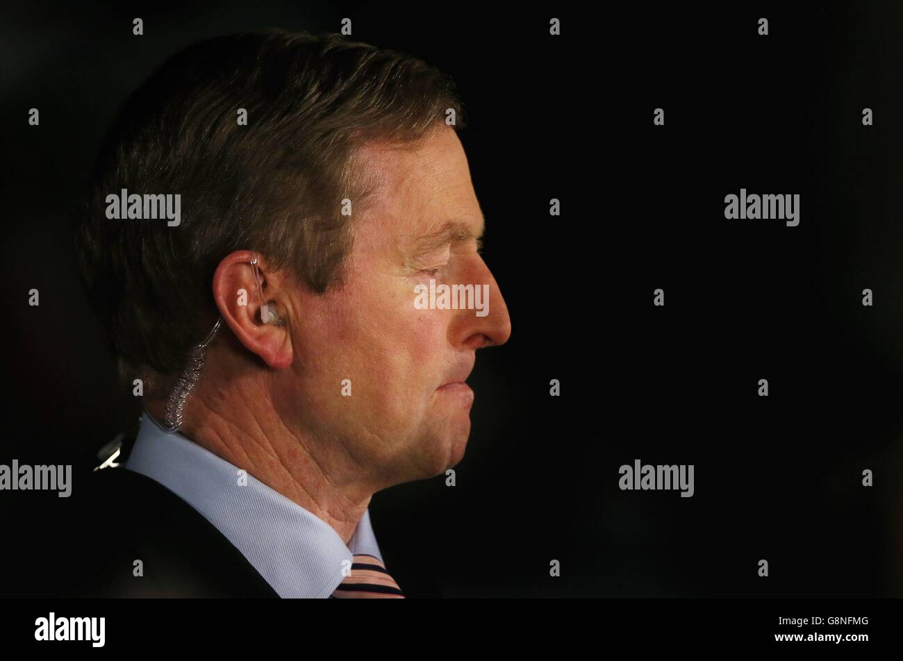 Taoiseach Enda Kenny im Royal Theatre in Castlebar, wo die Zählung in den irischen Parlamentswahlen fortgesetzt wird. Stockfoto