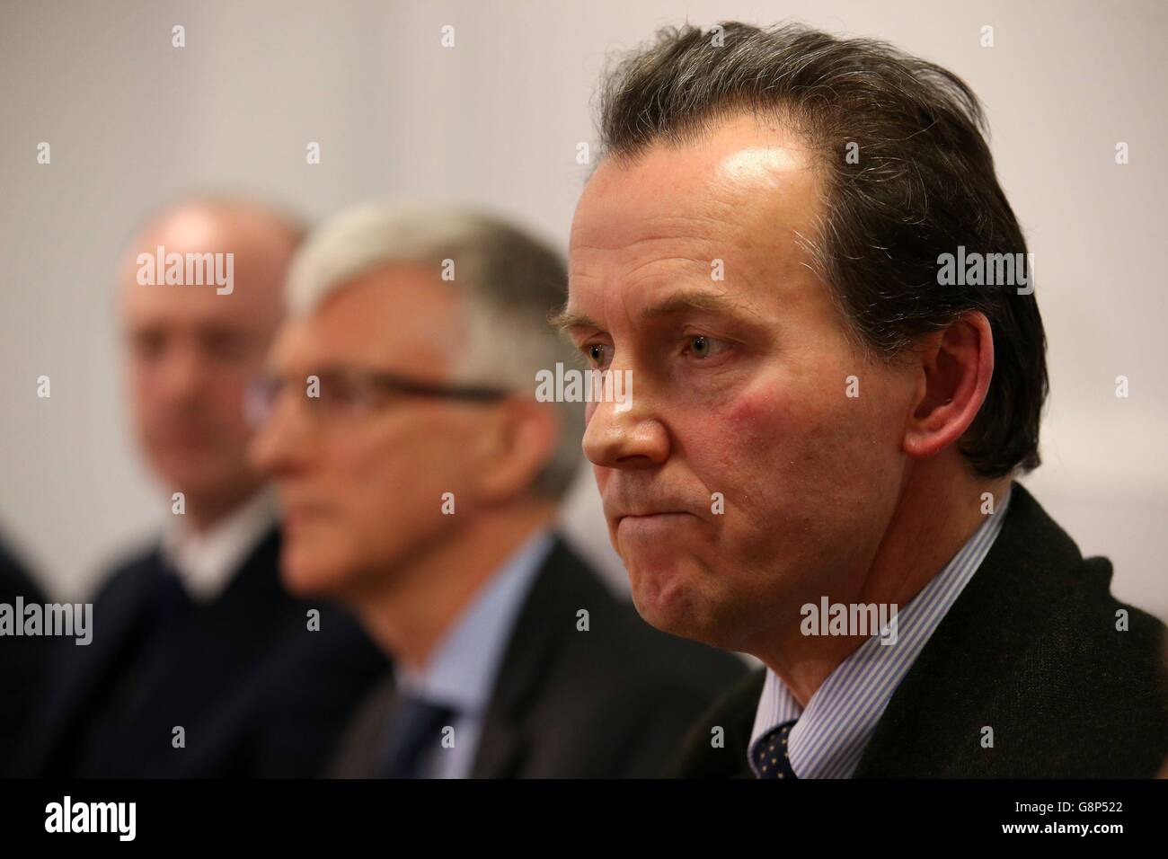 Dr. John Logan, Berater für Public Health Medizin bei NHS Lanarkshire während einer Pressekonferenz am Hauptsitz von NHS Lanarkshire in Bothwell. Mehr als 8,300 Patienten in ganz Großbritannien, die möglicherweise von einem ehemaligen Gesundheitshelfer behandelt wurden, der positiv auf Hepatitis C getestet wurde, werden aufgefordert, einen Bluttest zu arrangieren, nachdem zwei infizierte Patienten gefunden wurden. Stockfoto