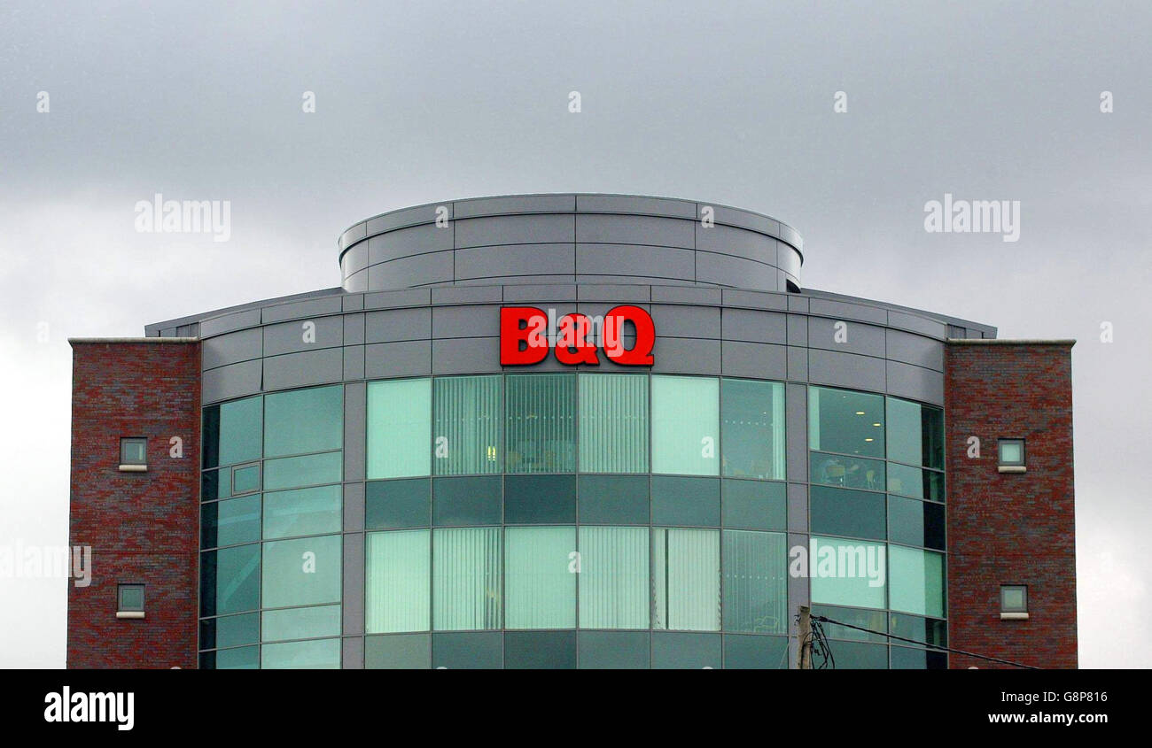 Das B&Q-Hauptquartier in Chandlers Ford bei Southampton, Dienstag, 6. September 2005. Die DIY-Kette reagierte auf die Vertrauenskrise im Einzelhandel und Schnitt heute rund 400 Büroarbeitsplätze ab, darunter 220 Stellen am Firmenhauptsitz - wo mehr als 1,400 Mitarbeiter beschäftigt sind. Weitere 80 Arbeitsplätze werden durch regionale Operationen verloren gehen, während B&Q-Eigentümer Kingfisher sagte, dass 100 aktuelle Stellenangebote nicht besetzt werden würden. Siehe PA Geschichte STADT Kingfisher. DRÜCKEN Sie VERBANDSFOTO. Bildnachweis sollte lauten: Chris Ison/PA. Stockfoto