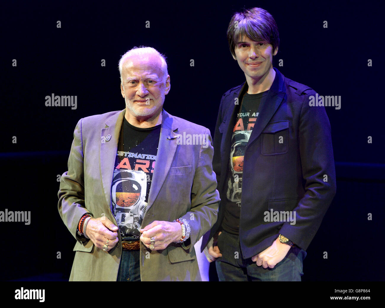 Apollo-Astronaut Buzz Aldrin begleitet Professor Brian Cox auf der Bühne des Science Museum, London. Stockfoto