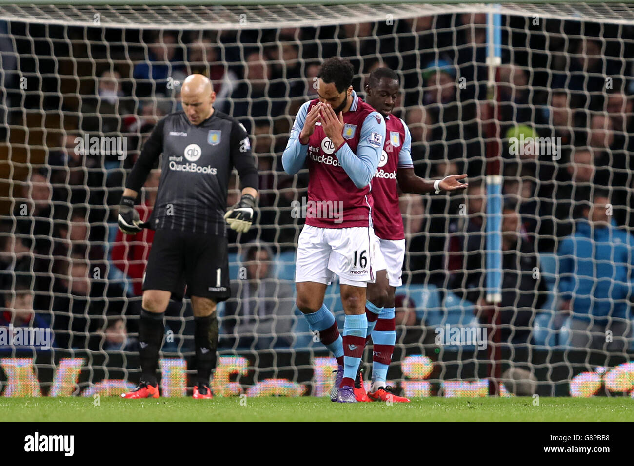 Brad Guzan Joleon Lescott Und Aly Cissokho Von Aston Villa von Links brad-guzan-joleon-lescott-und-aly-cissokho-von-aston-villa-von-links