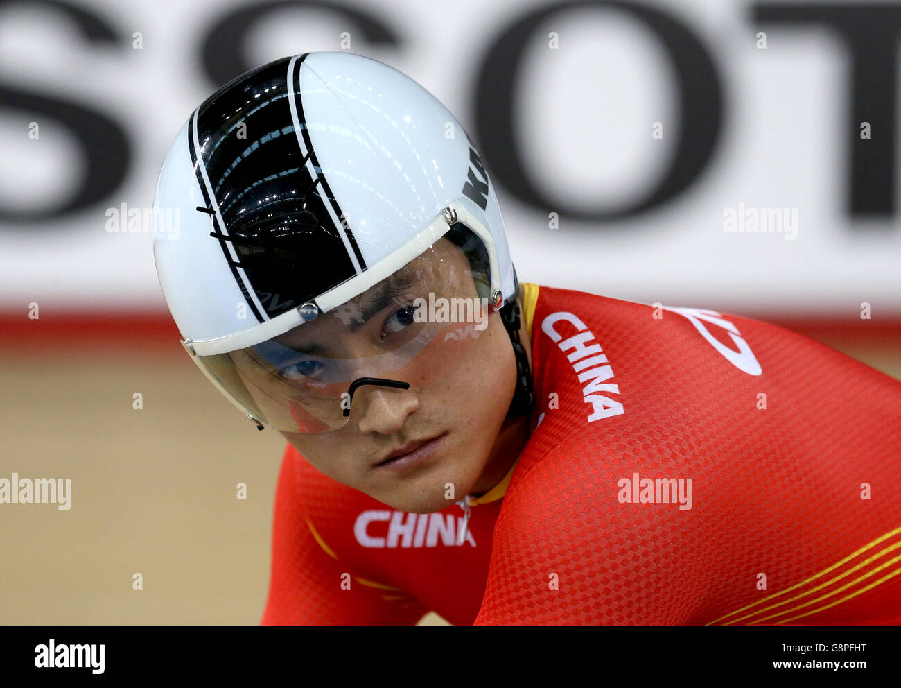 Chinas Ke Hu am Tag einer der UCI Track Cycling World Championships im Lee Valley VeloPark, London. Stockfoto