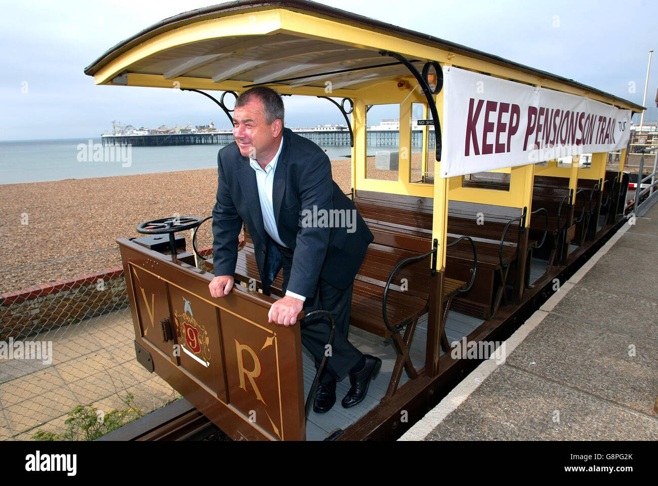 TUC-Generalsekretär Brendan Barber kommt an Bord der Volks Railway in Brighton am Sonntag, 11. September 2005 zur 137. Jahrestagung des Kongresses an. DRÜCKEN Sie VERBANDSFOTO. Bildnachweis sollte lauten: Chris Ison/PA Stockfoto