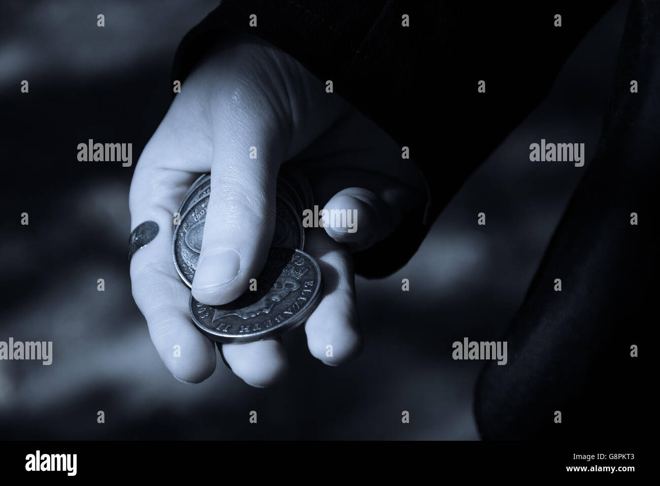 Schwarzen Kaufmann mit seinem Geld Stockfoto