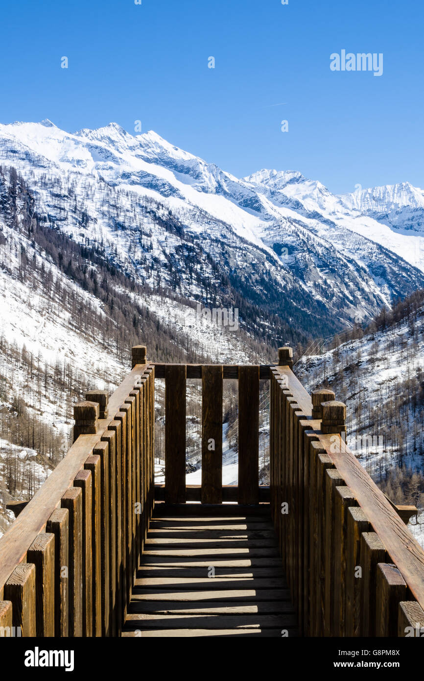 Atemberaubender Blick von der Brücke Stockfoto