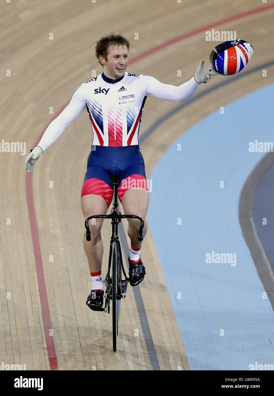 Der Großbritanniens Jason Kenny feiert Gold im Sprint-Finale der Männer am vierten Tag der UCI-Bahn-Weltmeisterschaften im Lee Valley VeloPark, London. Stockfoto