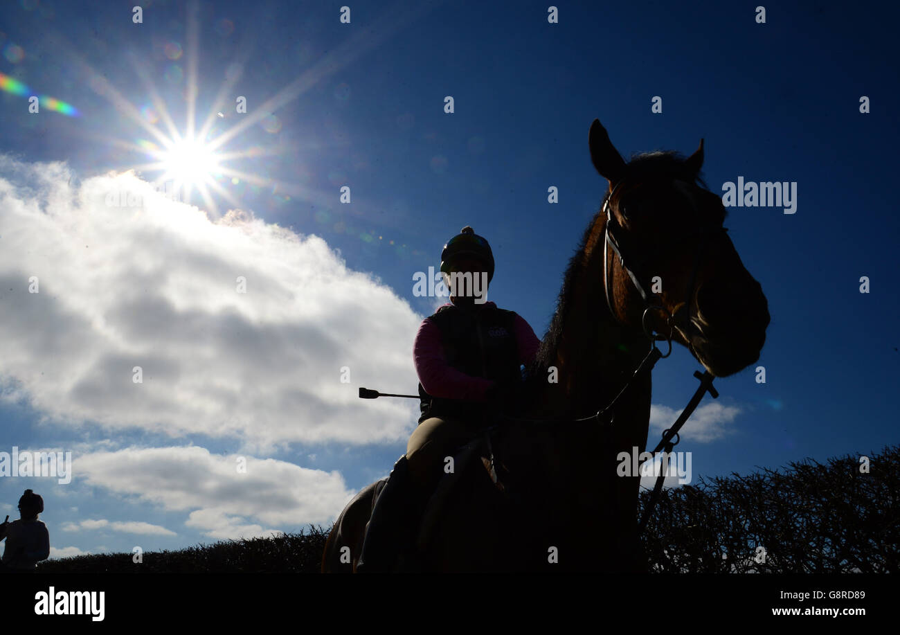 Kiplingcotes Derby. Die Konkurrenz macht sich auf den Weg zum Start des Kiplingcotes Derby, East Yorkshire. Stockfoto