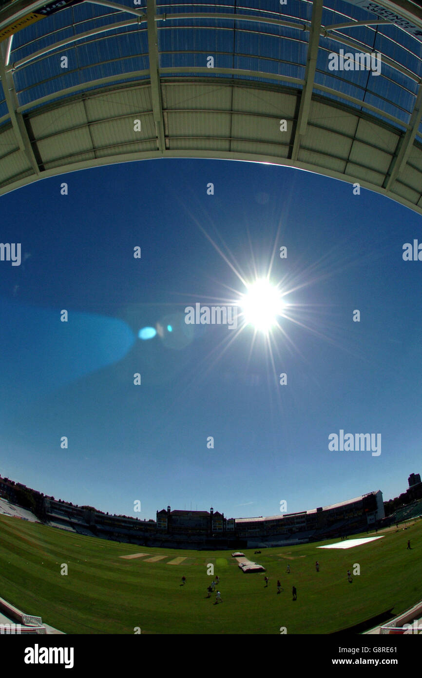 Cricket - totesport National Cricket League - Division One - Surrey Lions / Somerset Sabers - The Brit Oval. Eine allgemeine Ansicht des Brit Oval Stockfoto