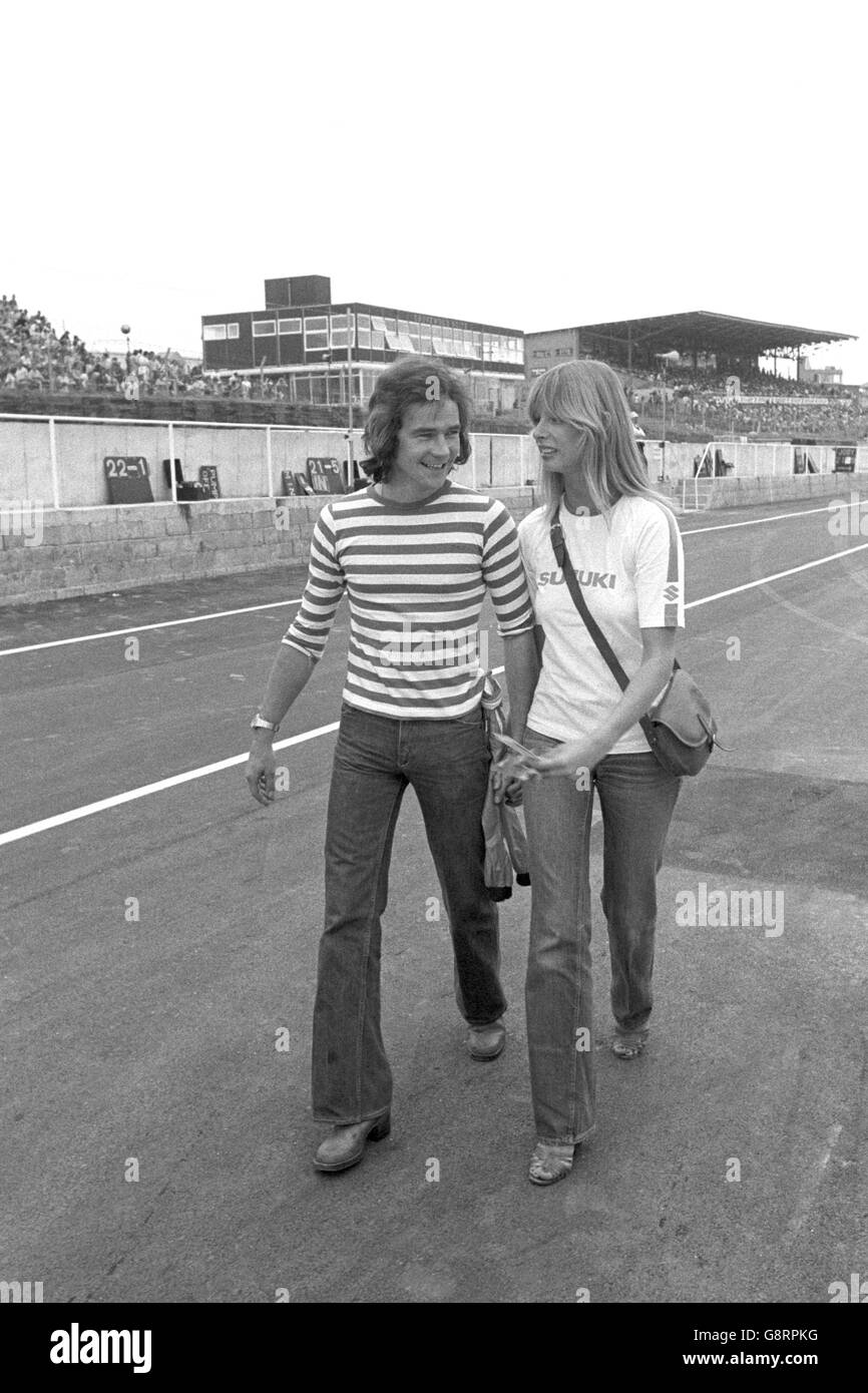 Motorradmeister Barry Sheene mit seiner Freundin Stephanie McLean. Stockfoto