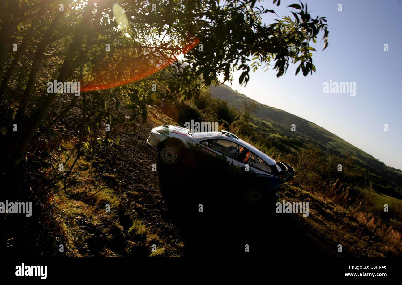 Der finnische Toni Gardemeister fährt seinen Ford Focus RS WRC durch die erste Etappe der Wales Rally GB in Brechfa, Wales, Freitag, 16. September 2005. DRÜCKEN SIE VERBANDSFOTO. Bildnachweis sollte lauten: David Davies/PA. Stockfoto