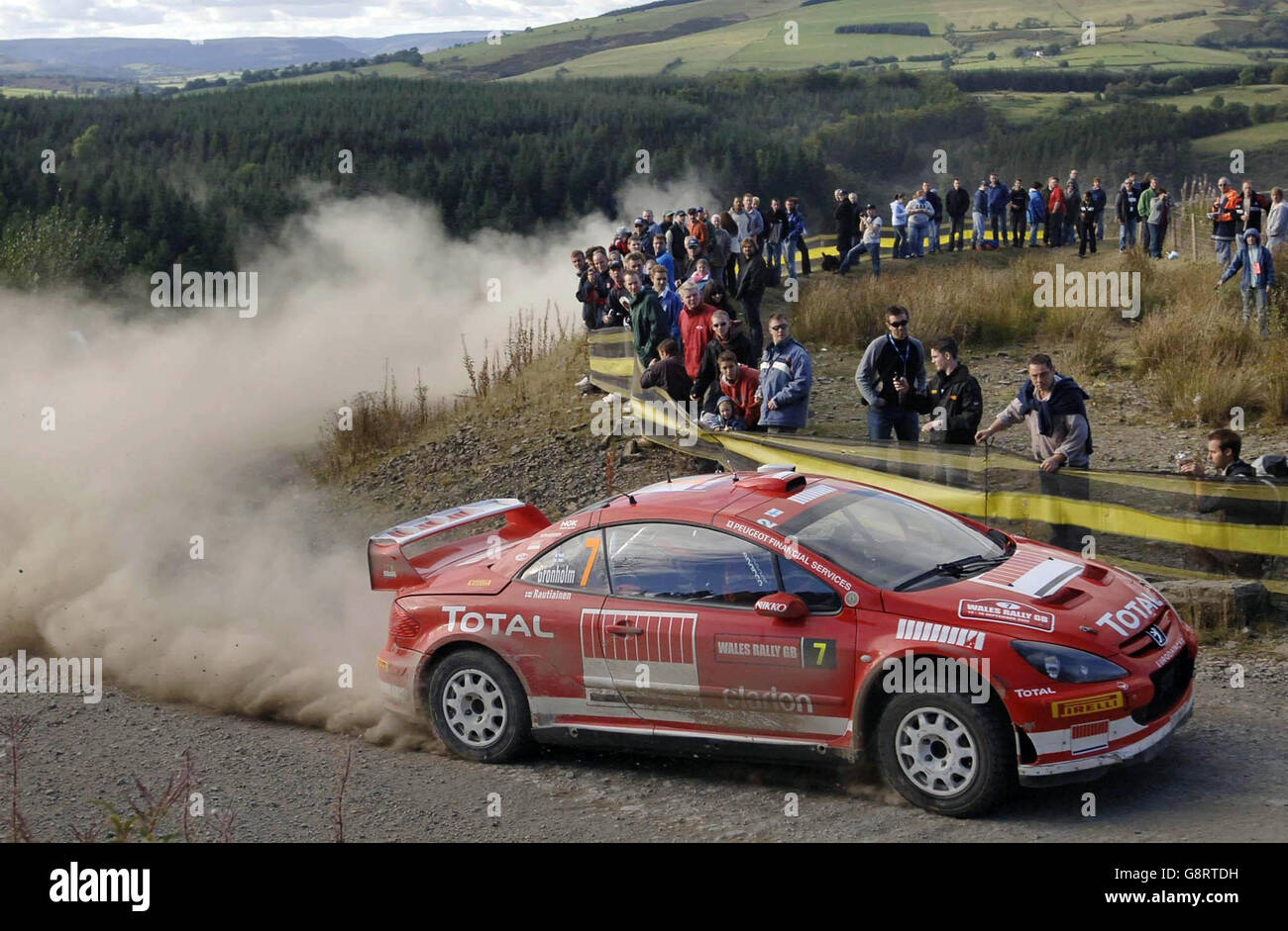 Der Finnische Marcus Gronholm fährt seinen Peugeot 307 während der Halbzeit der Wales Rally GB, Samstag, 17. September 2005. DRÜCKEN SIE VERBANDSFOTO. Das Foto sollte lauten: Barry Batchelor/PA. Stockfoto