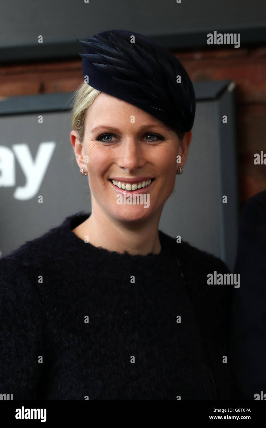 Zara Phillips während des Ladies Day des Cheltenham Festivals 2016 auf der Cheltenham Rennbahn. Stockfoto