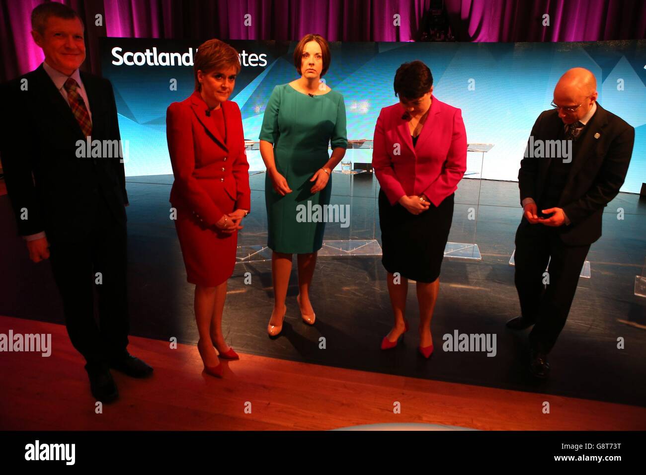 (Von links nach rechts) Willie Rennie, schottischer Liberaldemokrat, erster Minister und Vorsitzender der Scottish National Party Nicola Sturgeon, die Vorsitzende der Scottish Labour Party Kezia Dugdale, die Vorsitzende der Scottish Conservative Party Ruth Davidson und Patrick Harvie, Co-Conveneur der Scottish Green Party vor Scotland Debates; STV's Fernsehübertragung Führer' Debatte in den Versammlungsräumen, George Street, Edinburgh. Stockfoto