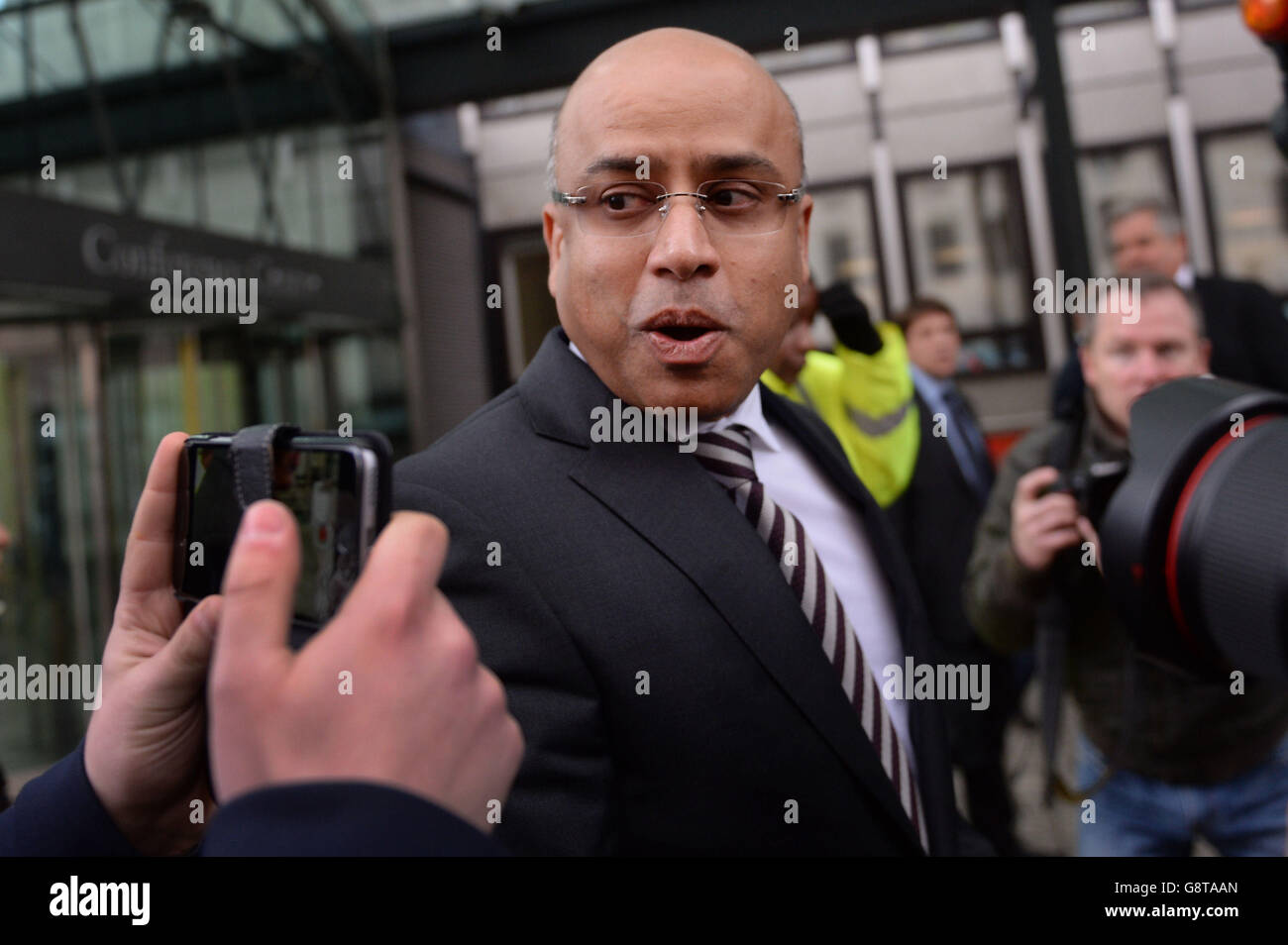 Sanjeev Gupta, der Leiter der Liberty Group, kommt im Department for Business, Innovation & Skills in London zu Gesprächen mit der Regierung über die Aussicht auf die Übernahme der verlustarmen Vermögenswerte des indischen Riesen Tata. Stockfoto Sanjeev Gupta, der Leiter der Liberty Group, kommt im Department for Business, Innovation & Skills in London zu Gesprächen mit der Regierung über die Aussicht auf die Übernahme der verlustarmen Vermögenswerte des indischen Riesen Tata. Stockfoto