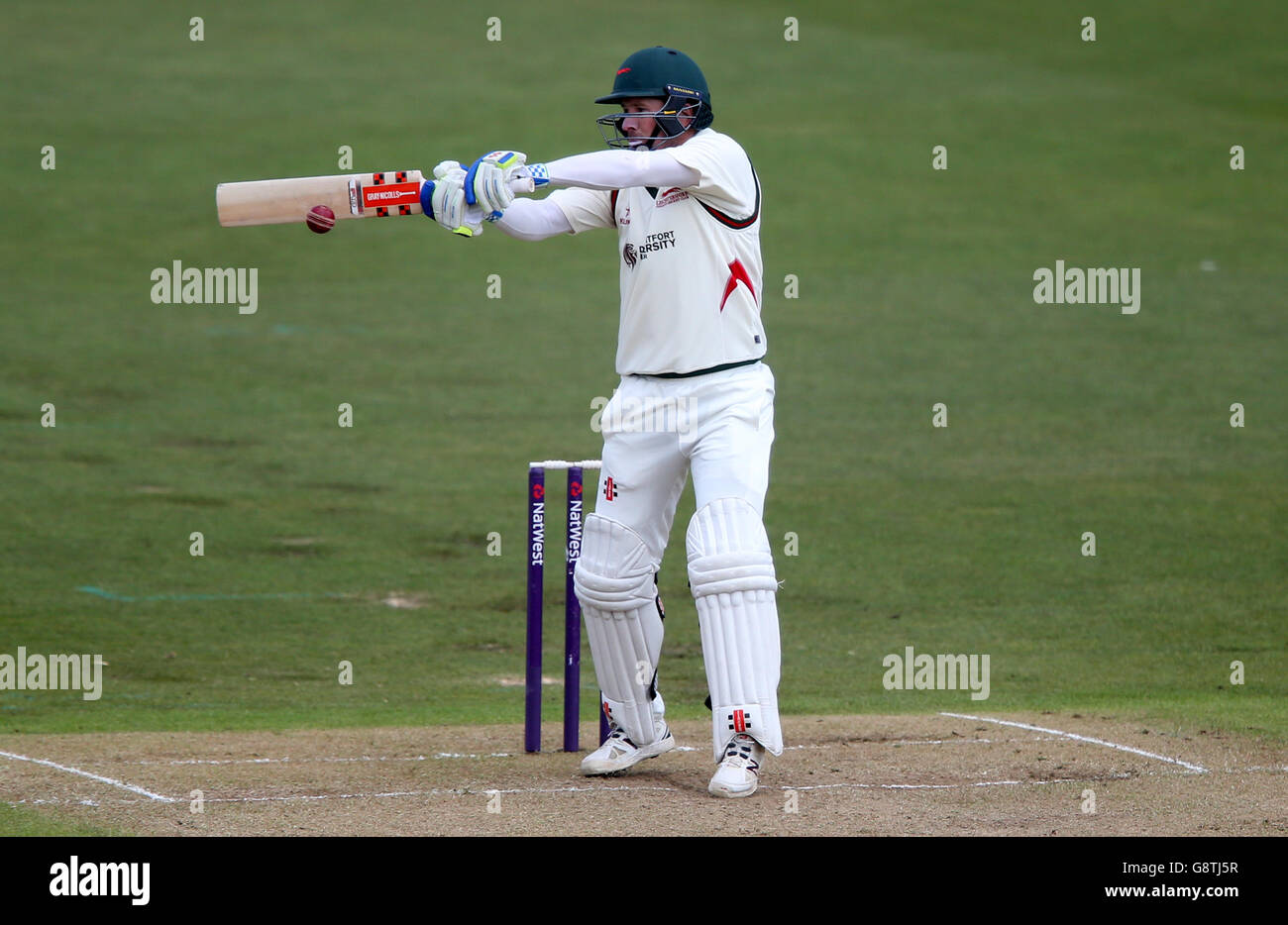 Leicestershires Paul Horton schlägt während des Vorsaison-Freundschaftsspiels in Trent Bridge, Nottingham. DRÜCKEN SIE VERBANDSFOTO. Bilddatum: Donnerstag, 31. März 2016. Siehe PA Geschichte CRICKET Nottinghamshire. Bildnachweis sollte lauten: Simon Cooper/PA Wire. Stockfoto