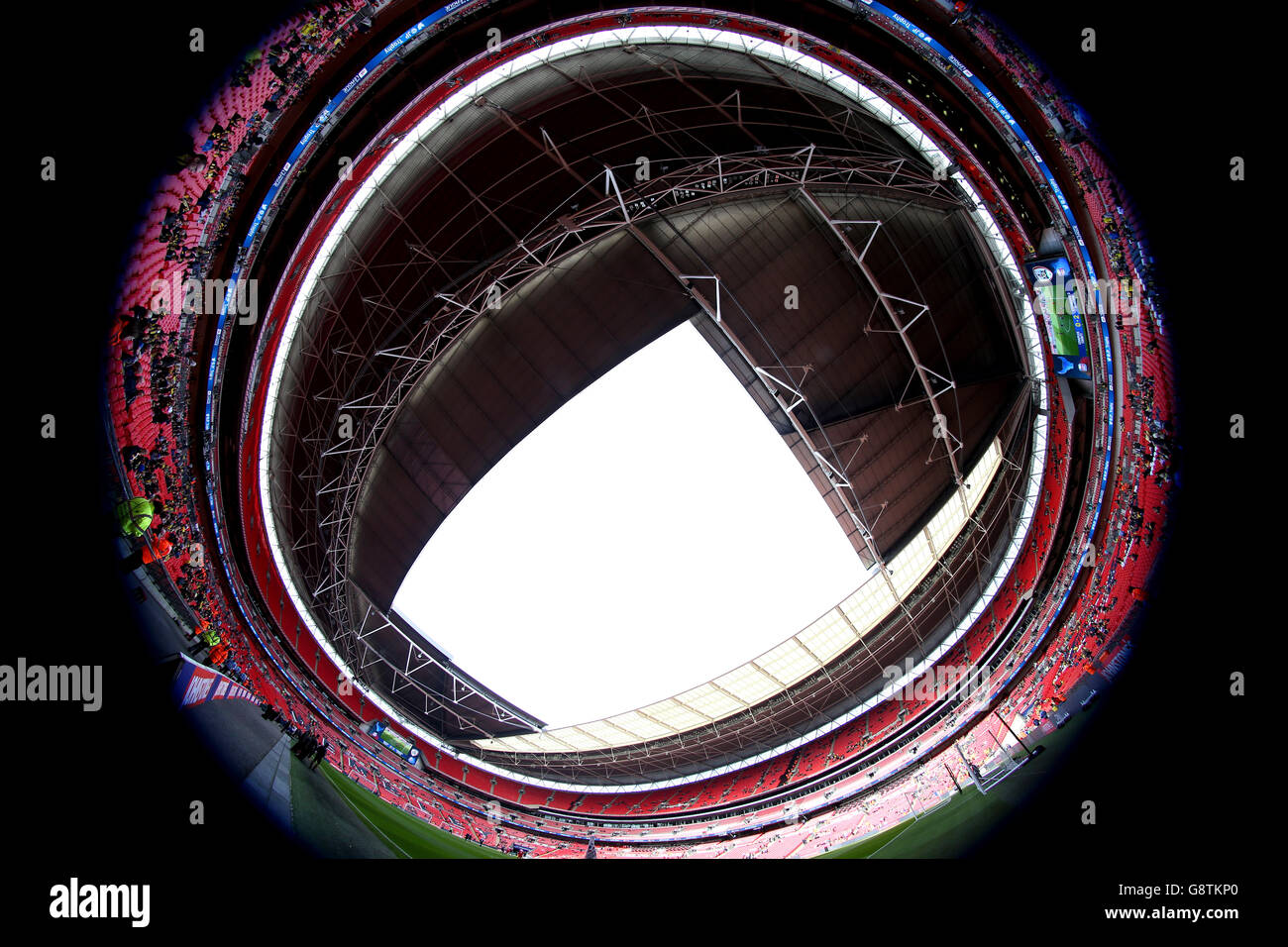 Ein allgemeiner Blick auf das Innere von Wembley vor dem Johnstone's Paint Trophy Finale im Wembley Stadium, London. DRÜCKEN Sie VERBANDSFOTO. Bilddatum: Sonntag, 3. April 2016. Siehe PA Geschichte FUSSBALL-Finale. Bildnachweis sollte lauten: Adam Davy/PA Wire. Stockfoto