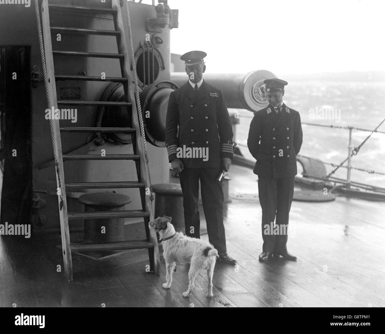 Der Prinz von Wales (rechts) mit Kapitän Campbell, an Bord der HMS Hindustan. Genaues Datum unbekannt. Stockfoto