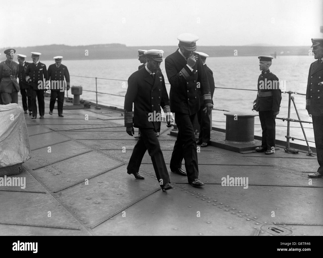 King George V und Konteradmiral Napier - 1917. King George V und Konteradmiral Napier. Stockfoto