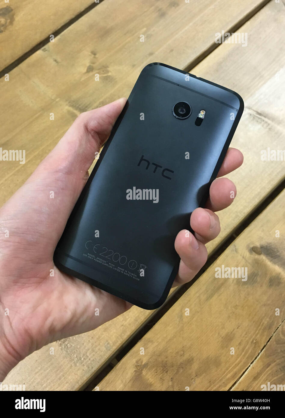 Das HTC 10, die die taiwanesische Firma hofft, wird mit dem iPhone und Samsung Galaxy S7 dank einer neuen Kamera und der Einbeziehung von hochauflösenden Audio-Funktionen konkurrieren. Stockfoto