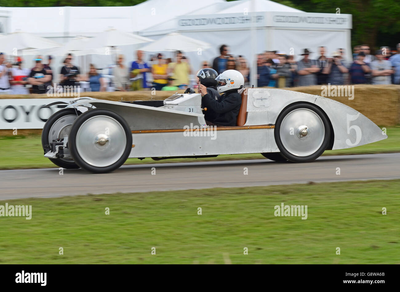 Avions Voisin C6 Laboratoire war ein 1923 Grand Prix Rennwagen, bis Racing den Hügel am Goodwood Festival der Geschwindigkeit 2016 gesehen Stockfoto