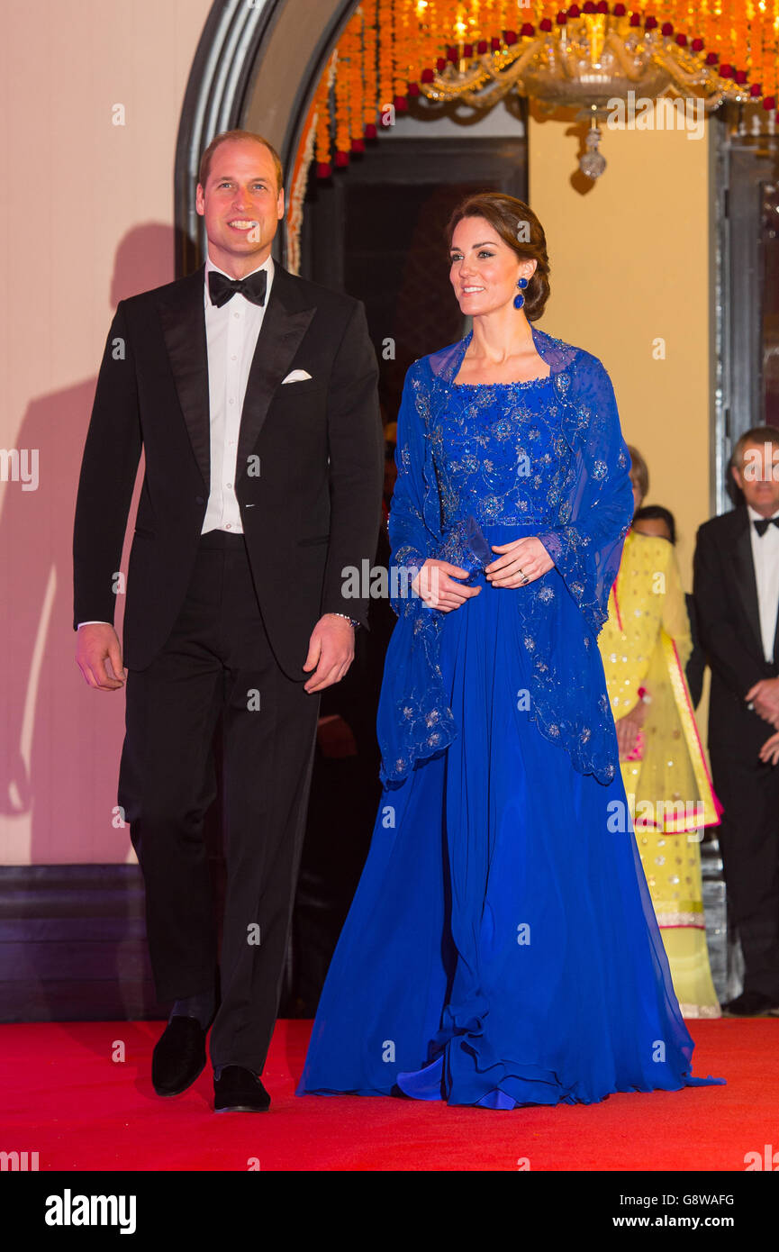 Der Herzog und die Herzogin von Cambridge kommen zu einer Bollywood Charity Gala, die von der British High Commission und dem British Asian Trust im Taj Mahal Palace Hotel in Mumbai, Indien, veranstaltet wird, während des ersten Tages der königlichen Tour nach Indien und Bhutan. Stockfoto