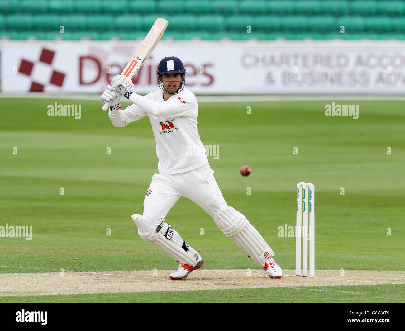 Essex's Alastair Cook in Aktion am Tag eines der Specsavers County Championship-Matches auf dem Essex County Ground, Chelmsford. DRÜCKEN Sie VERBANDSFOTO. Bilddatum: Sonntag, 10. April 2016. Siehe PA Geschichte CRICKET Essex. Bildnachweis sollte lauten: Gareth Fuller/PA Wire. EINSCHRÄNKUNGEN: . Keine kommerzielle Nutzung ohne vorherige schriftliche Zustimmung der EZB. Nur für Standbilder. Keine bewegten Bilder zum Emulieren der Übertragung. Kein Entfernen oder Verdecken von Sponsorlogos. Weitere Informationen erhalten Sie unter +44 (0)1158 447447. Stockfoto