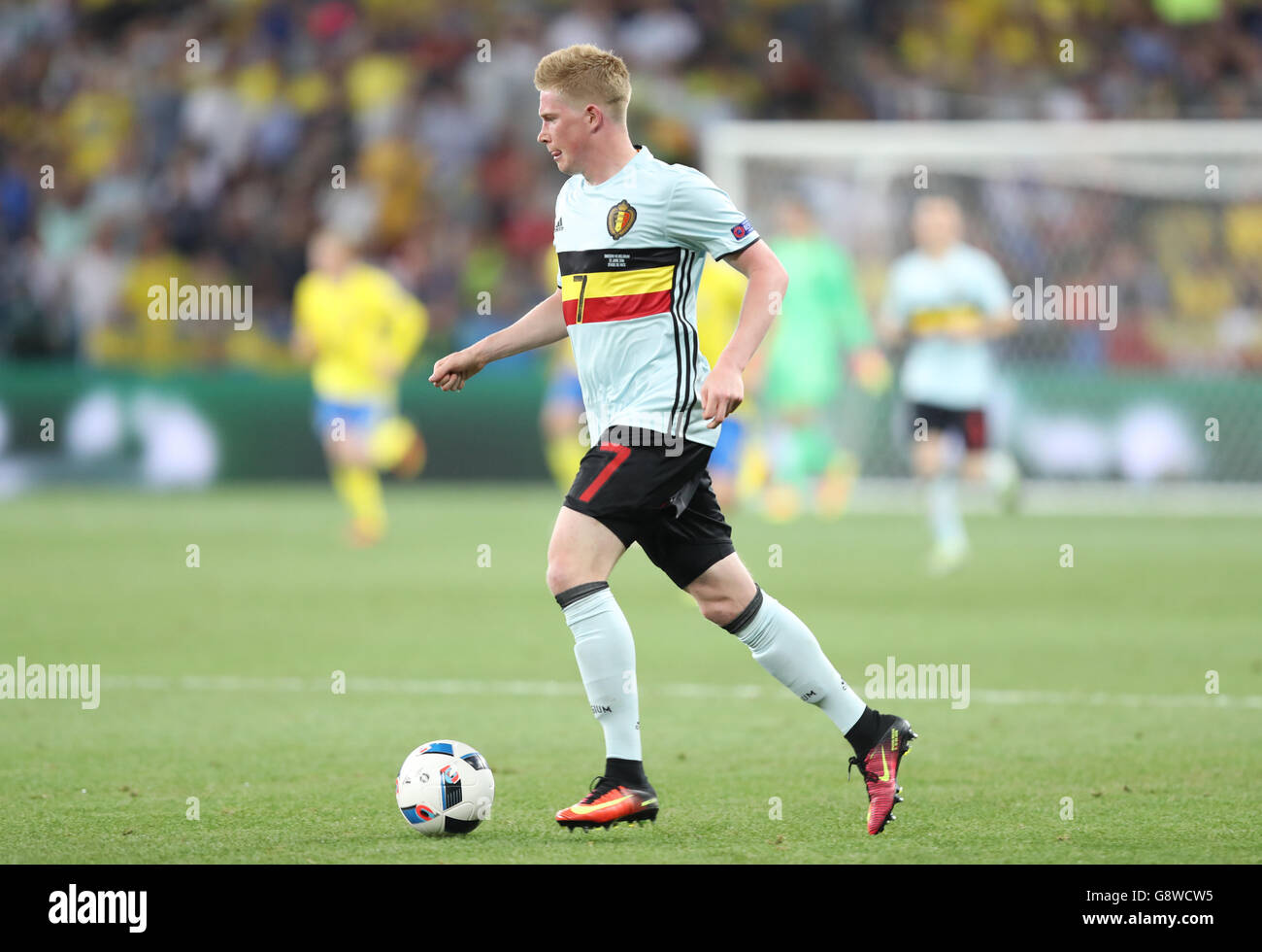 Nizza, Frankreich - 22. Juni 2016: Kevin De Bruyne Belgiens steuert eine Kugel während der UEFA EURO 2016 Spiel gegen Schweden im Allianz Riviera Stade de Nice, Nizza, Frankreich. Belgien gewann 1: 0 Stockfoto