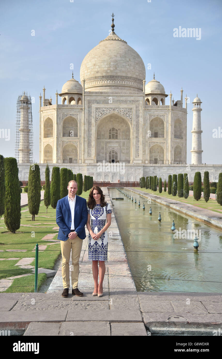 Der Herzog und die Herzogin von Cambridge während eines Besuchs im Taj Mahal in Indien während des siebten Tages der Königlichen Tour nach Indien und Bhutan. Stockfoto