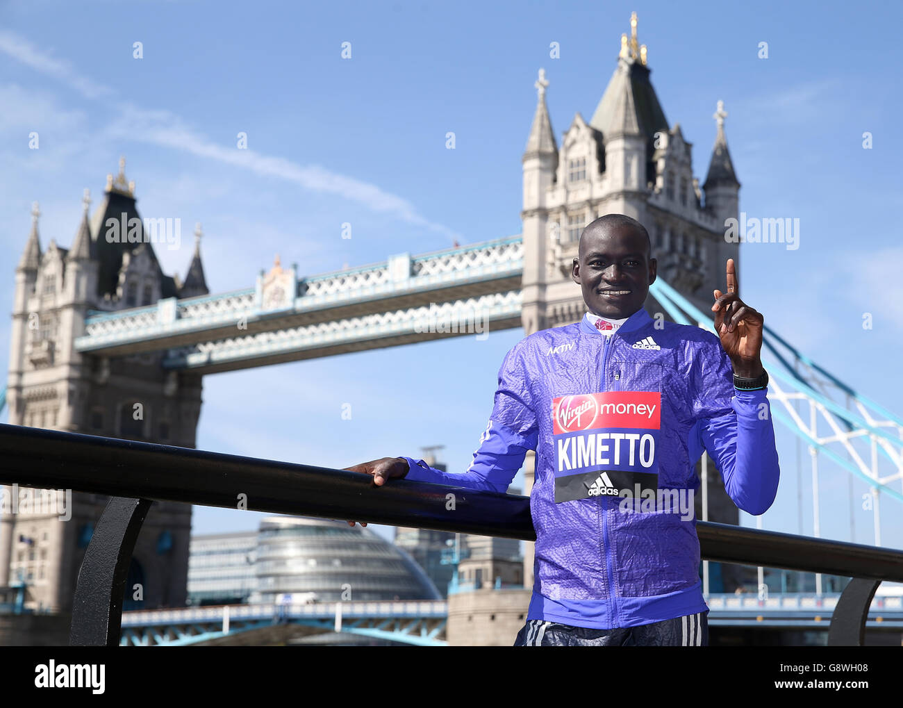 Kenias Dennis Kimetto beim London Marathon, Elite Men's Photocall im Tower Hotel, London. Stockfoto